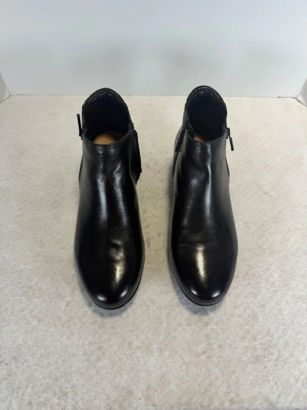 Trotters Womens 10.5W Black Leather Ankle Boots Side Zip Comfort Booties NWOT